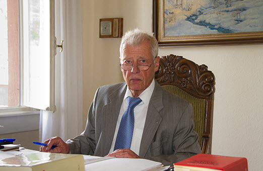 Rechtsanwalt  Dr.  Hans - Joachim Mayer