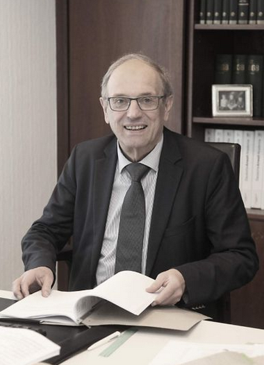 Rechtsanwalt und Notar a.D.    Heinz-Theo Mayer