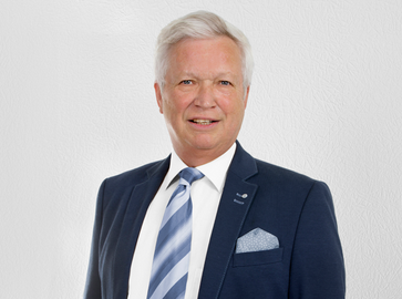 Rechtsanwalt und Notar a.D.    Helmut Schmitt
