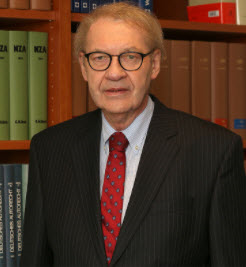 Rechtsanwalt und Notar a.D.  Dr.  Johannes Stindt