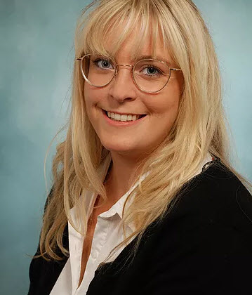 Rechtsanwältin    Christine Dirauf