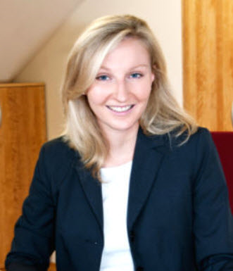 Rechtsanwältin    Manuela Perl