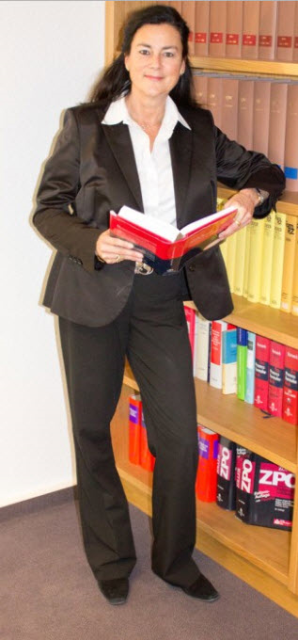 Rechtsanwältin  Dr.  Sabine Weymann