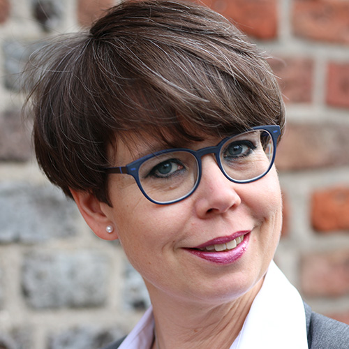 Rechtsanwältin    Verena Graf van Geldern