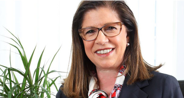 Rechtsanwältin und Notarin   Angela Schley