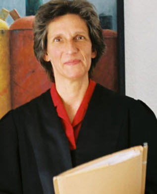 Rechtsanwältin und Notarin    Irene Ulrich