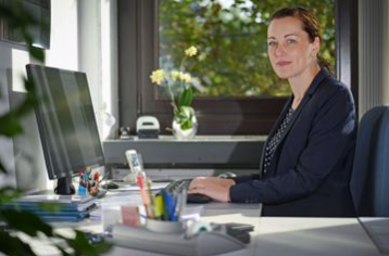 Rechtsanwältin und Notarin   Kristina Engl